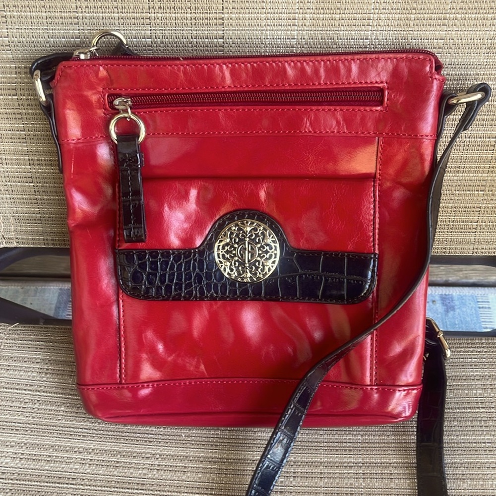 Giani Bernini NWOT Leather Handbag Red and Black 10”x10”